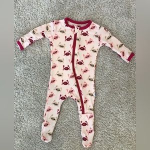 KicKee PANTS Macaroon Crabs Footies 🦀 🆕